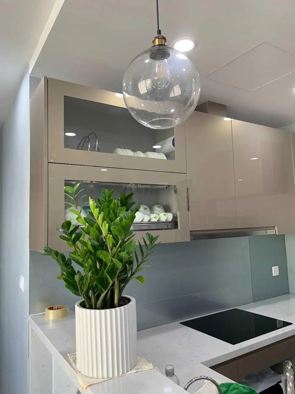 (Chỉ 7.6 tỷ). Bán 3PN 2WC full đồ tầng trung view thoáng sổ đỏ lâu dài chung cư Vinhomes D'Capitale