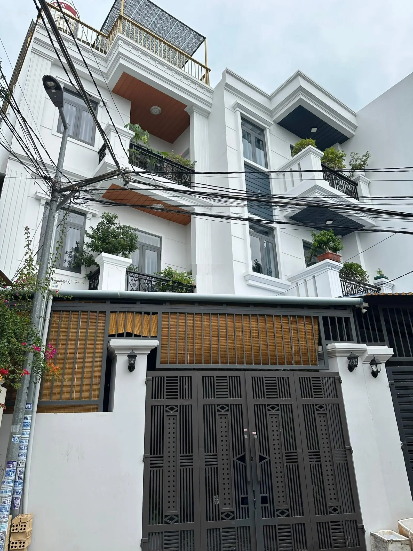 Bán nhà đẹp 3 tầng khu Vĩnh Điềm Trung, hẻm rộng ô tô rất gần đường 23/10 xã Vĩnh Hiệp, Nha Trang