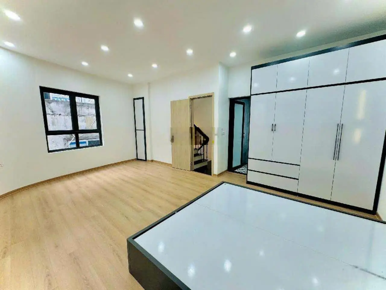 Bán gấp nhà 5 tầng mới tinh 43m2, giá chỉ 6.4 tỷ có bớt, Mễ Trì, Mỹ Đình