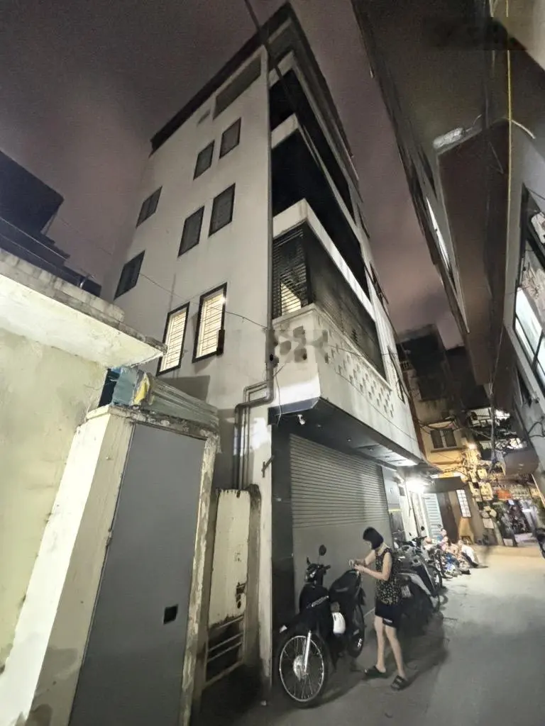 Bán nhà phố Thái Thịnh- Phân Lô- ô tô vào nhà- 6T dân xây- DT 50m2- Giá cực tốt
