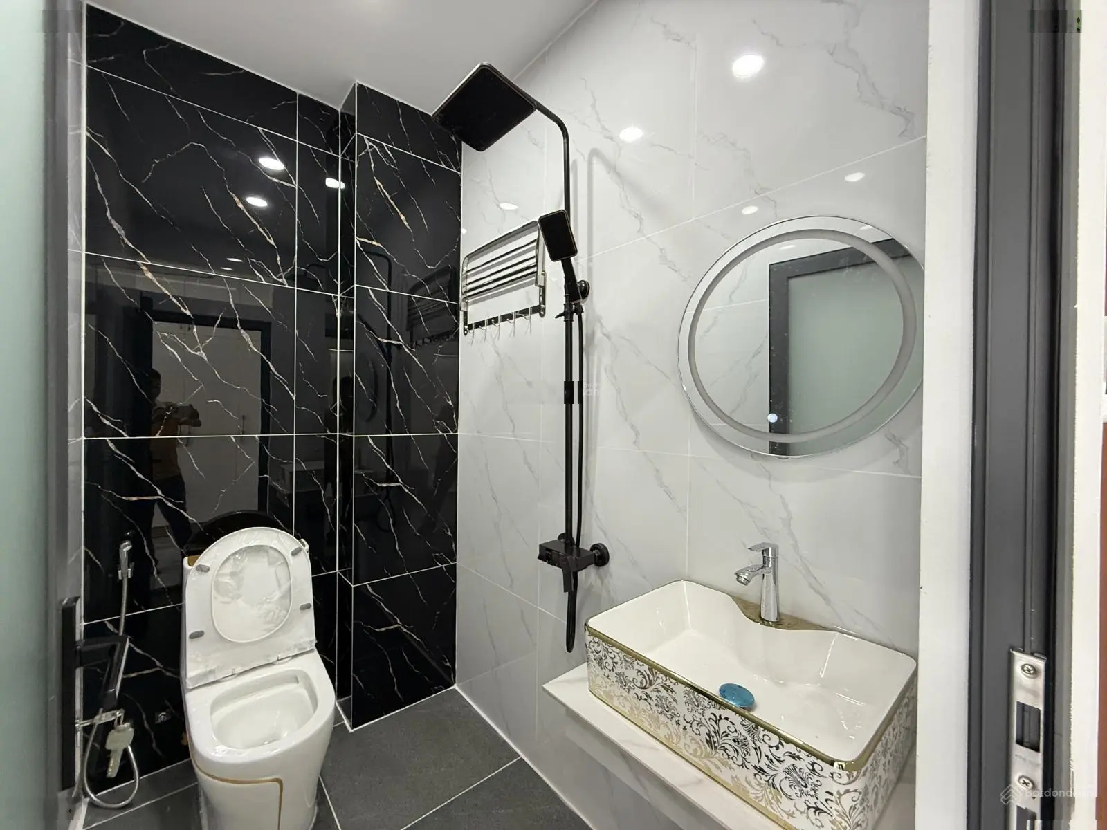Nhà bên Chợ Hạt Điều, đường Dương Thị Mười, DT:4,5x13M, Lửng, 3Lầu, 4PN, Gara ô tô, Sân thượng, Q12