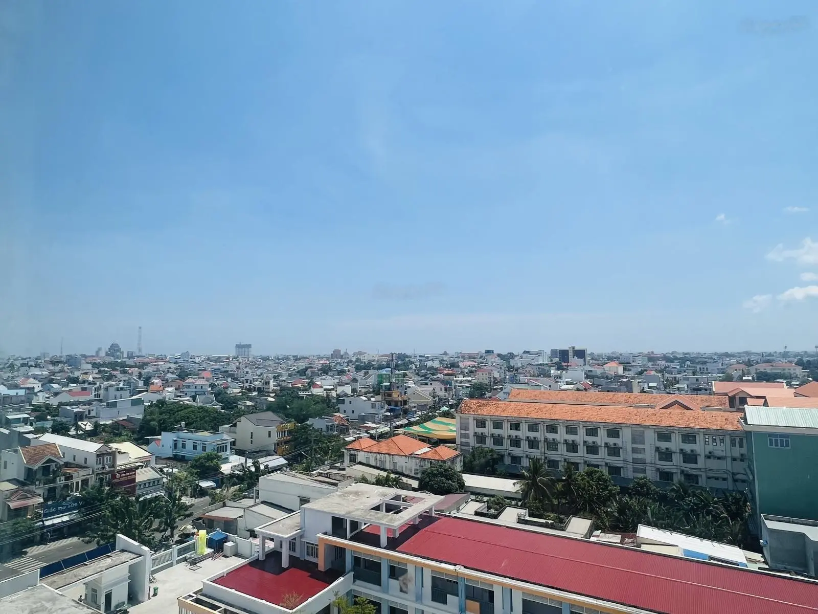 Cần bán căn chung cư 60m2 2PN trung tâm Phan Thiết giá 1.1 tỷ, sổ sẵn, view đẹp, LH 0987 880 ***