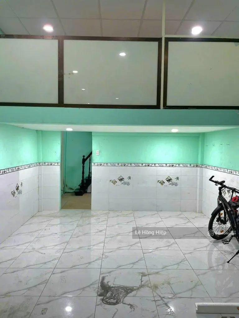 Lạc long quân, xe hơi tới cửa, tân bình. 4,2*13m, 3tầng, chỉ 6,5 tỷ.
