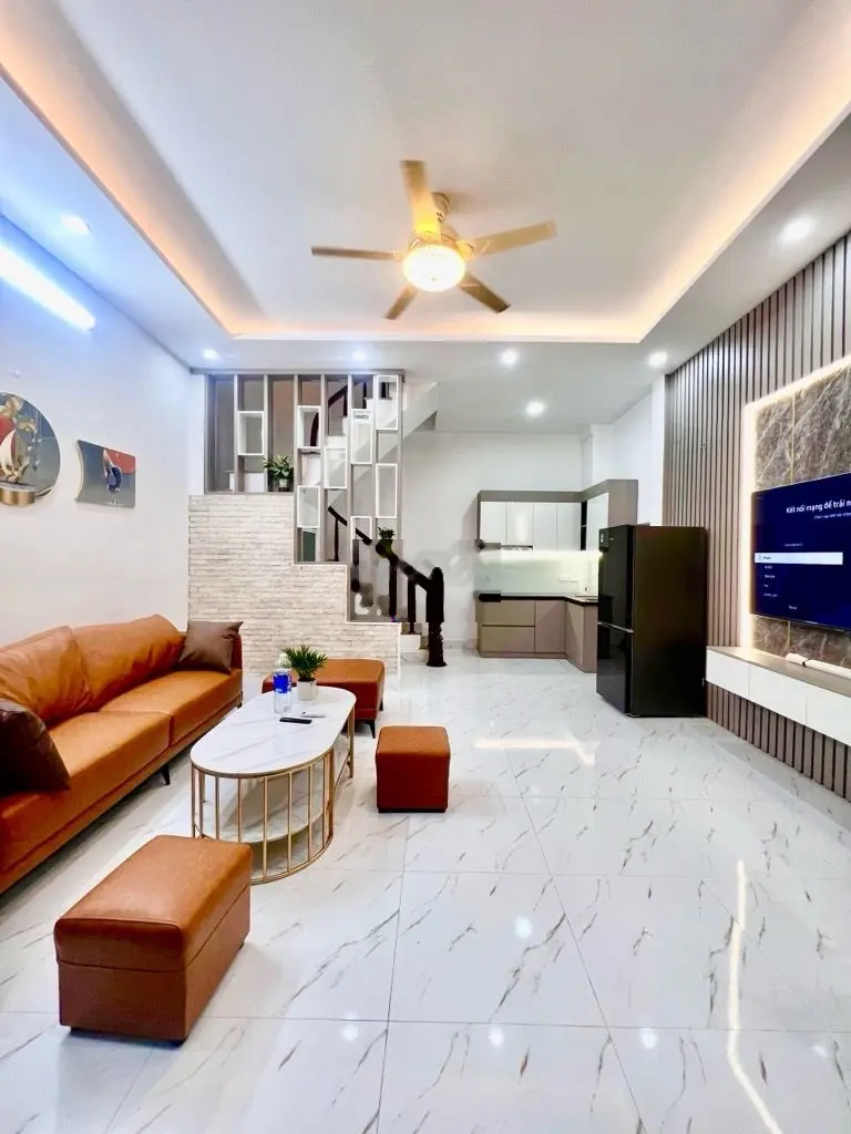 Bán nhà Đường Hoàng Mai, 25m ô tô, nhà đẹp ở luôn, full nội thất xịn