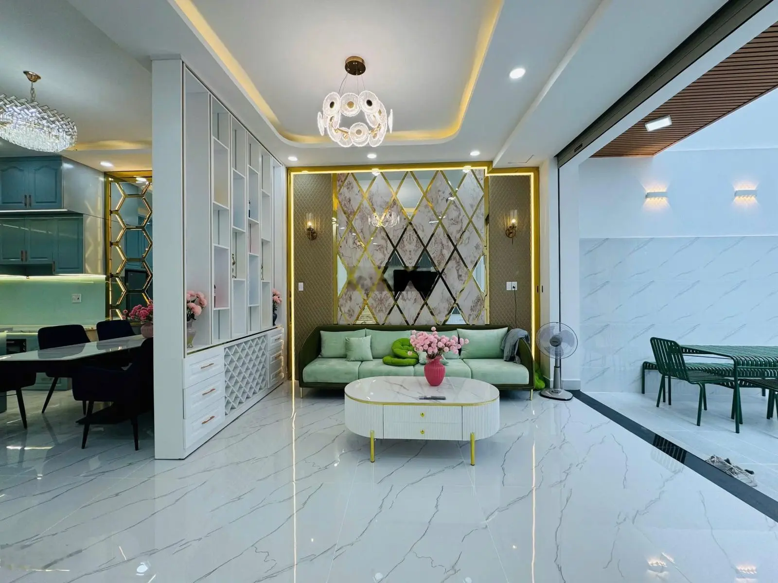Bán biệt thự Phú Mỹ Quận 7 DT 8x14m, trệt 2 lầu nhà mới decor bán gấp 8,9 tỷ bank cho vay 70%
