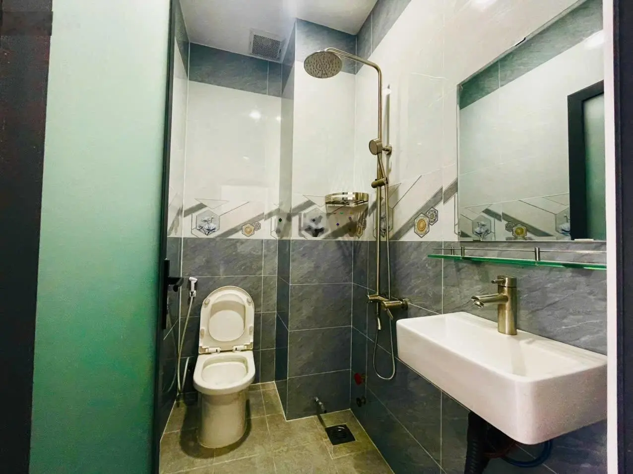 Bán căn hộ dịch vụ gốc 2 mặt tiền đường, đường 182, phường Tăng Nhơn Phú A, Quận 9