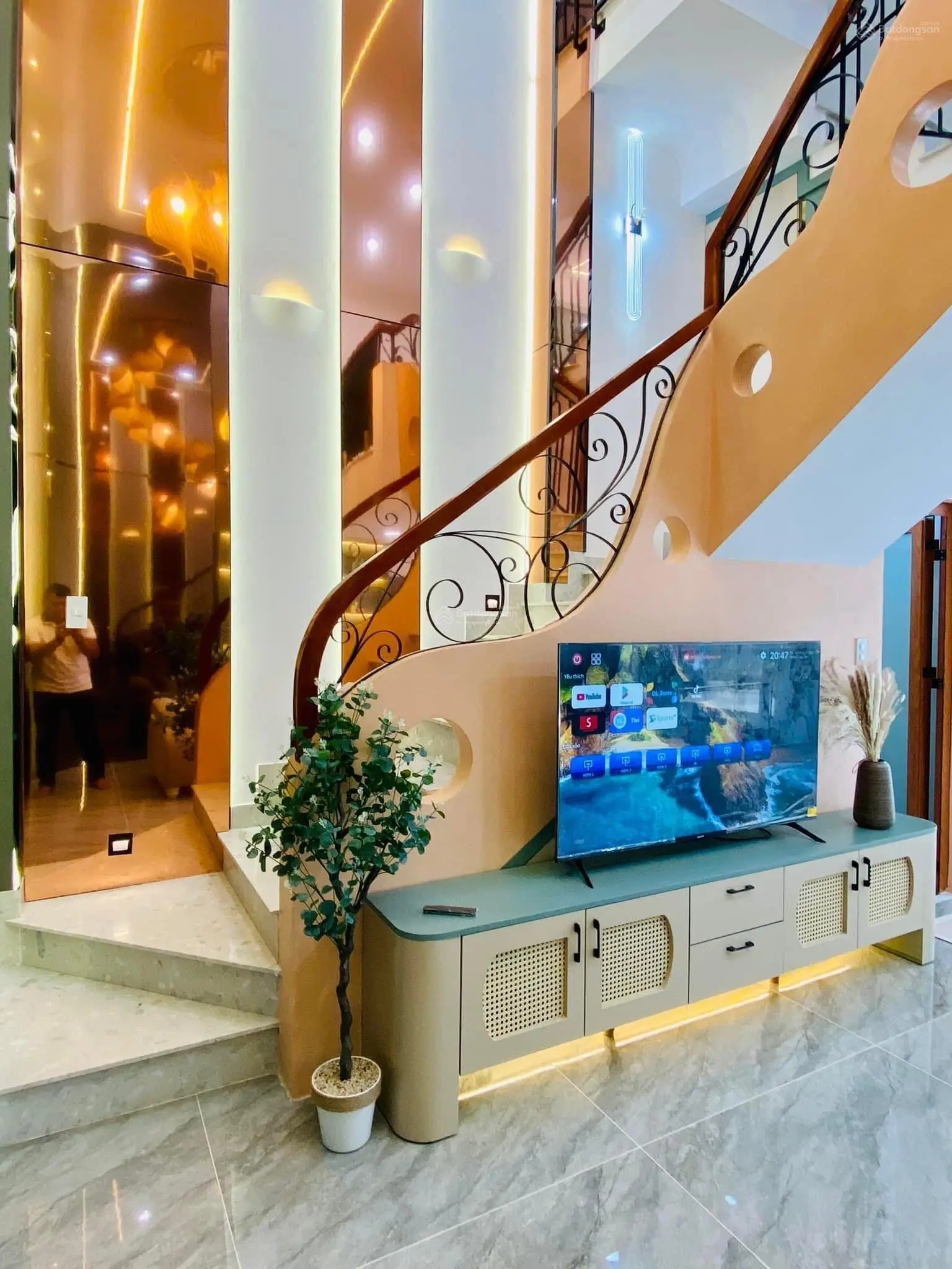 Siêu phẩm nhà phố - xây mới cao cấp chính chủ bán gấp tặng hết nội thất