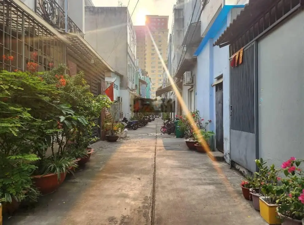 Lê Văn Quới gần Hòa Bình (417) hai mặt hẻm 4m, 3 tầng đúc vào ở ngay 4pn, sổ vuông chỉ 5,9 tỷ.