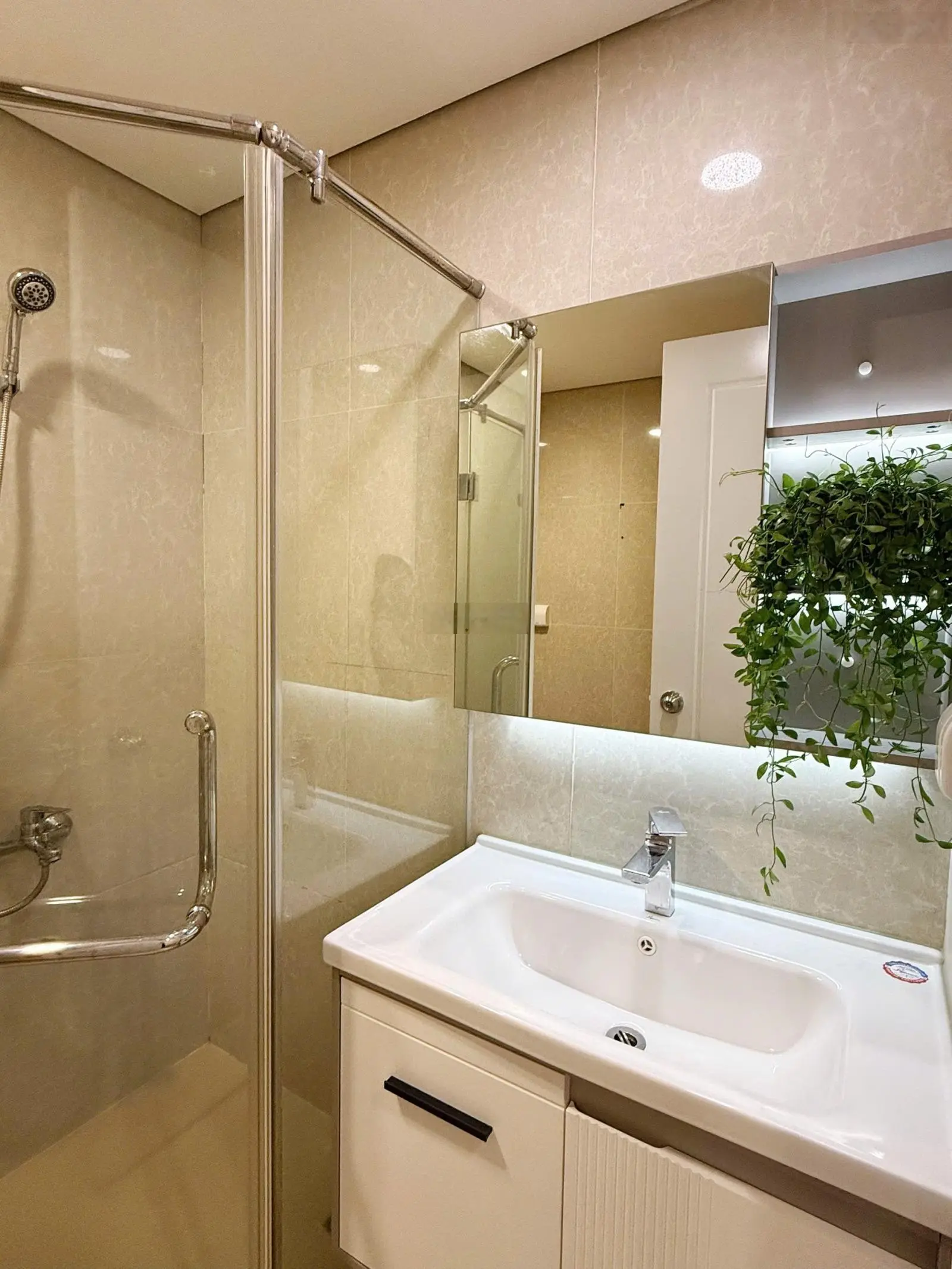 chuyển căn lớn cần Bán 2 sáng ngủ diện tích 83m nhà sửa đủ đồ đẹp view nhạc nước lh em 0974 532 ***