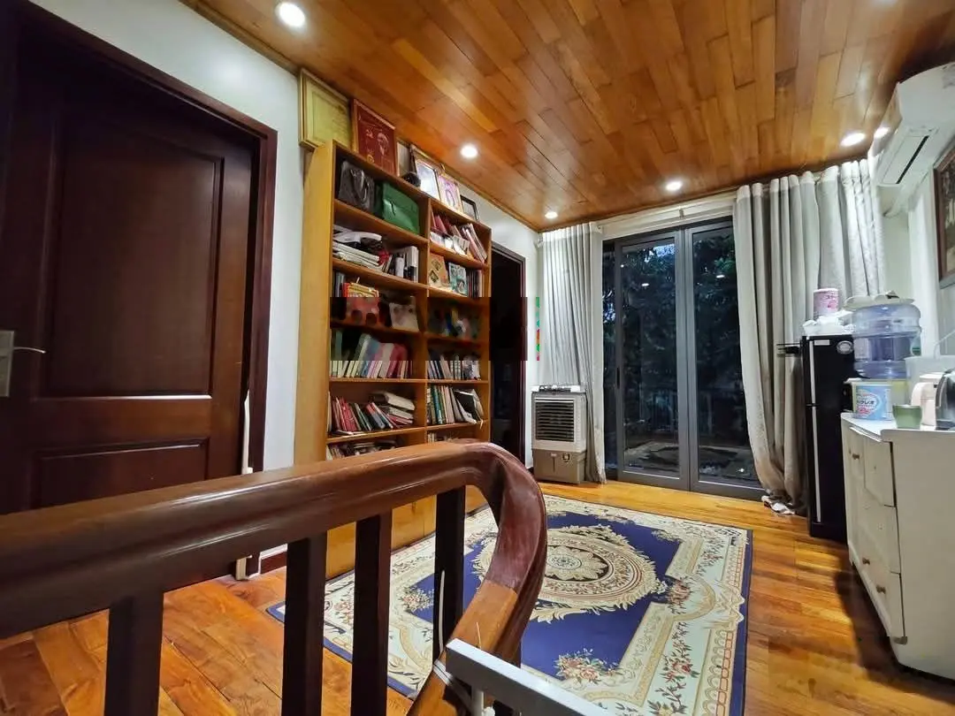 Bán bt gamura. lô góc 3 thoáng, dt,191m x 4 tầng. 5 ngủ. wieu vườn hoa. sổ vuông. giá, 59 tỷ