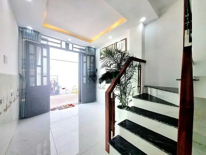nhà đẹp 1 lầu hẻm xe hơi gần chợ với,kế quận 7