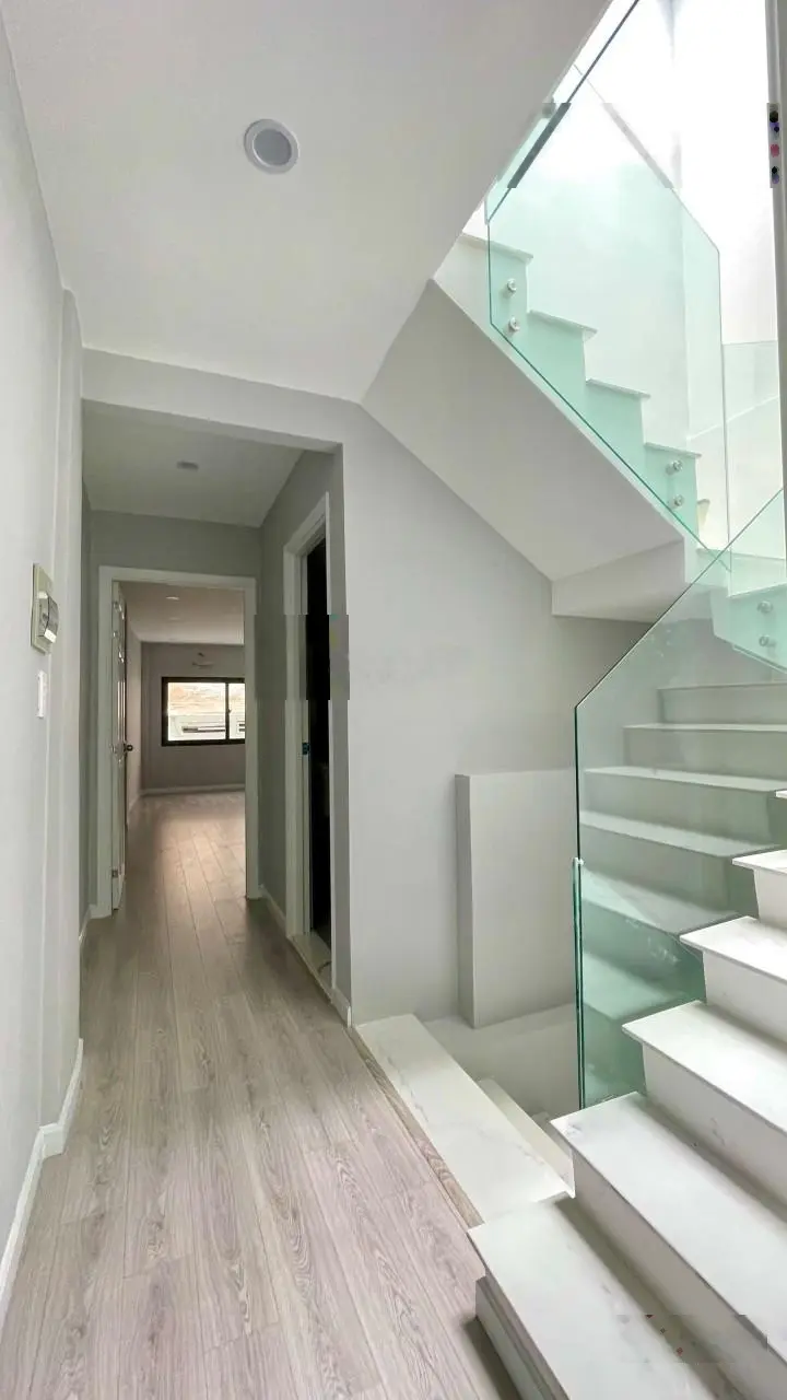 Bán nhà đường Trần Quang Khải, P. Tân Định, Quận 1. NHà 1 trệt 2 lầu 4 phòng ngủ mới toanh