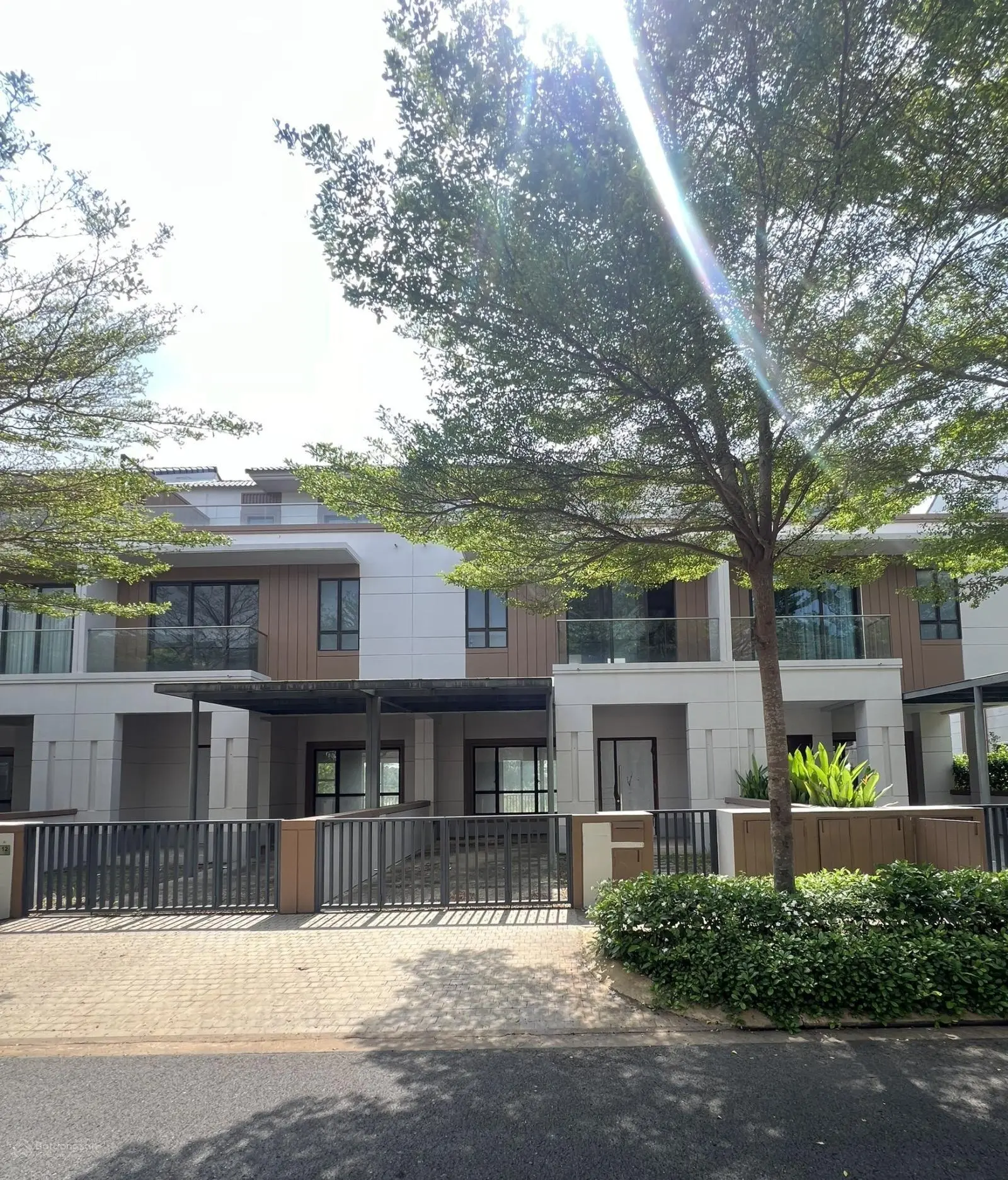 Bán nhanh nhà phố, dt 119m, giá tốt 7.3 tỷ zone 8 full thuế phí. LH 0901 088 ***