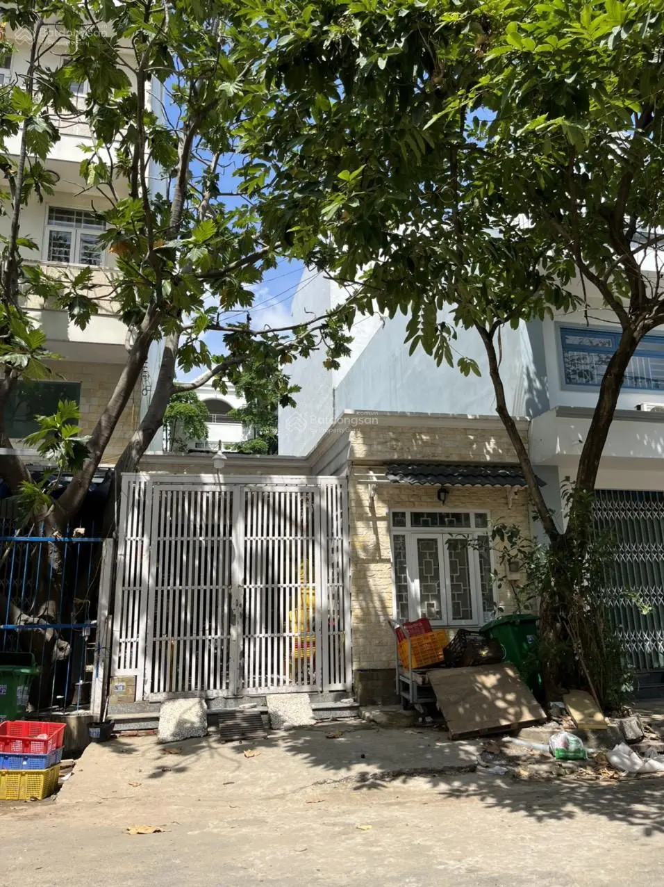 Nhà khu nội bộ sau Chợ Nông Sản Thủ Đức, sổ hồng 74m2 cần bán gấp