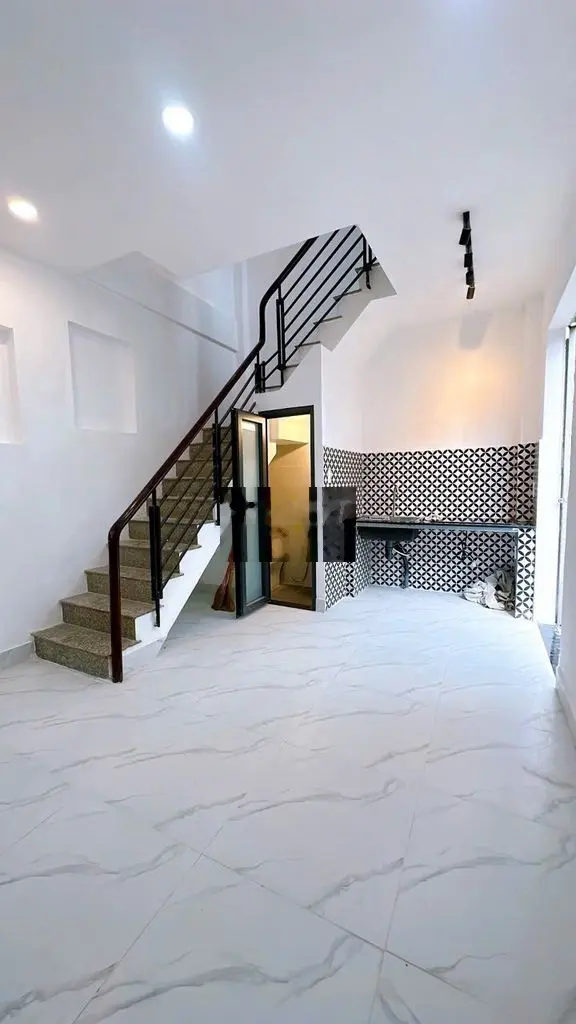 Bán nhà đẹp , 3 tầng , dt 3.6x8 , hẻm 4m , phường 4 Quận 4.