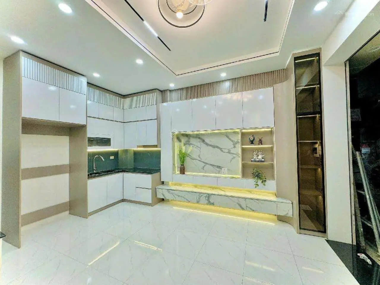 Bán gấp nhà 5 tầng mới tinh 43m2, giá chỉ 6.4 tỷ có bớt, Mễ Trì, Mỹ Đình