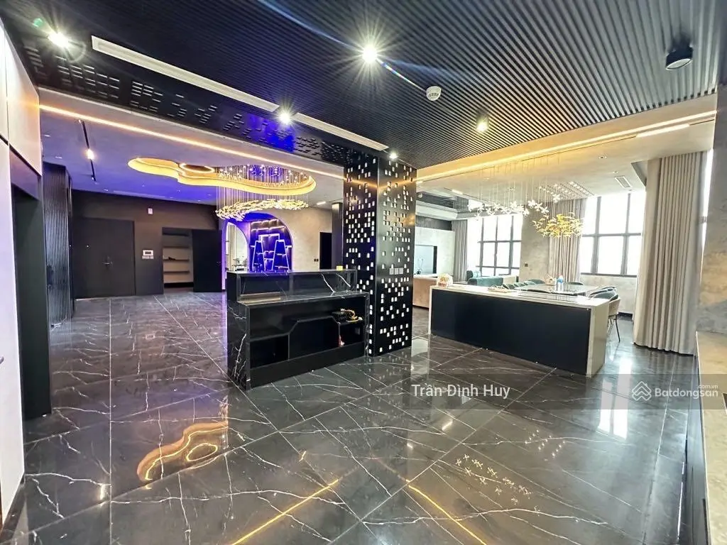 Penthouse Làng Việt Kiều - 360m2 - View hồ và biệt thự. Giá 19.8 Tỷ