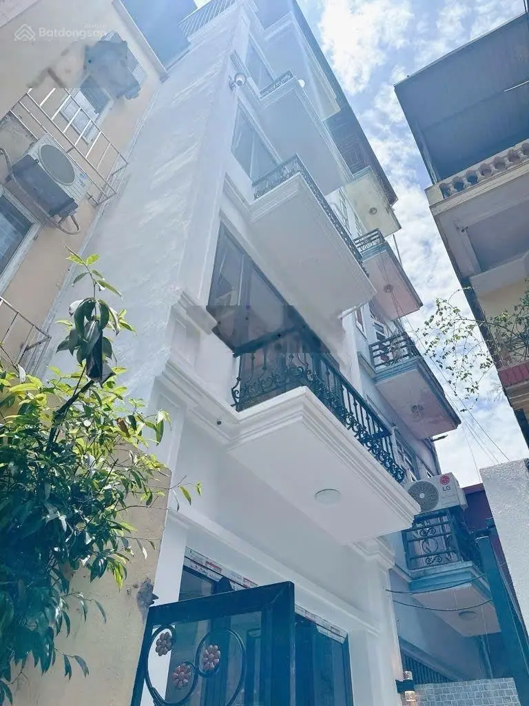 Hiếm- Nhà đẹp Long Biên 5 tầng- xe ba gác chạy vèo vèo, Đường thông,giá tốt.