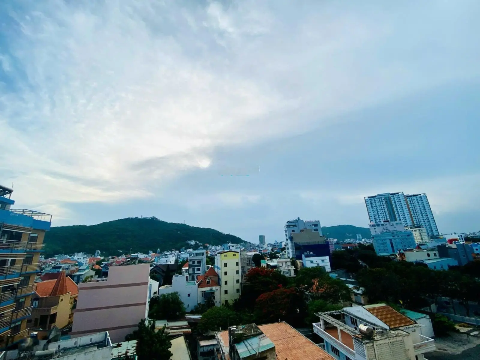 Bán căn hộ góc tầng thấp chung cư Gold Sea Vũng Tàu - view toàn thành phố, giá 2.8 tỷ full nội thất