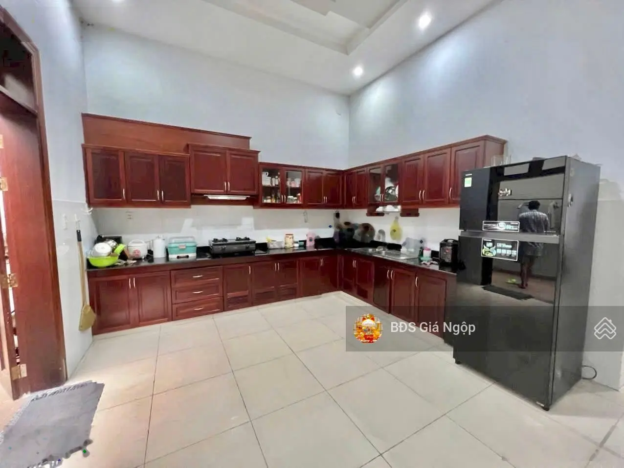 Chủ cần tiền bán nhanh nhà 1 trệt 2 lầu nguyễn thị định quận 2 dt 142m2/hiện thu nhập 18tr/th