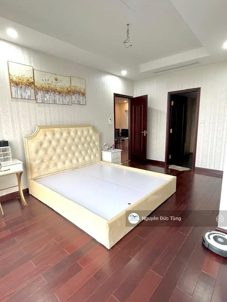 Bán gấp CCCC Royal City, 120m2, 2 ngủ, phòng khách siêu rộng, nội thất đẳng cấp, 10,3 tỷ