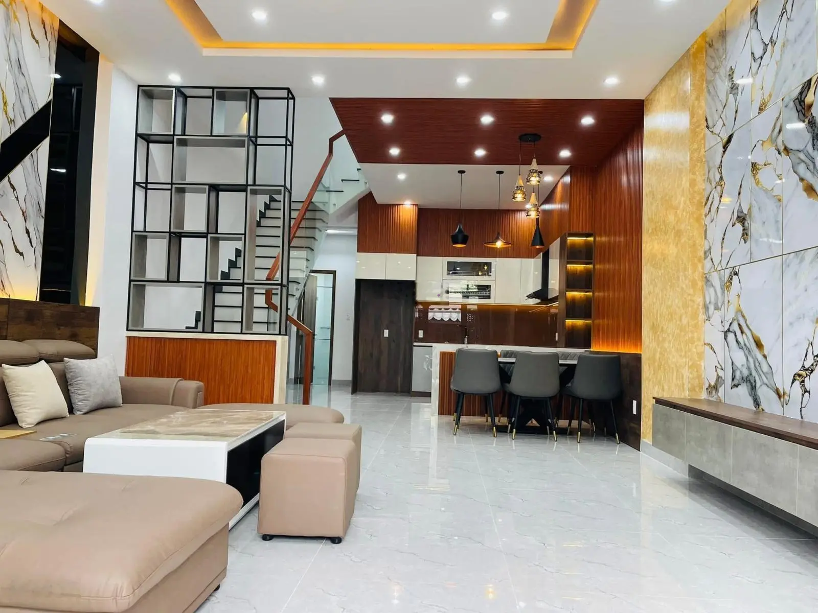 Chính chủ bán gấp nhà đẹp MT đường Bùi Thiện Ngộ, sau lưng trường mầm non Chú Ếch Con. 0935854456
