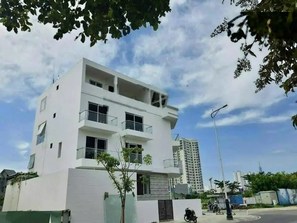 Gia đình không có nhu cầu sử dụng, cần bán gấp căn nhà lô góc 2 mặt tiền kinh doanh sầm uất