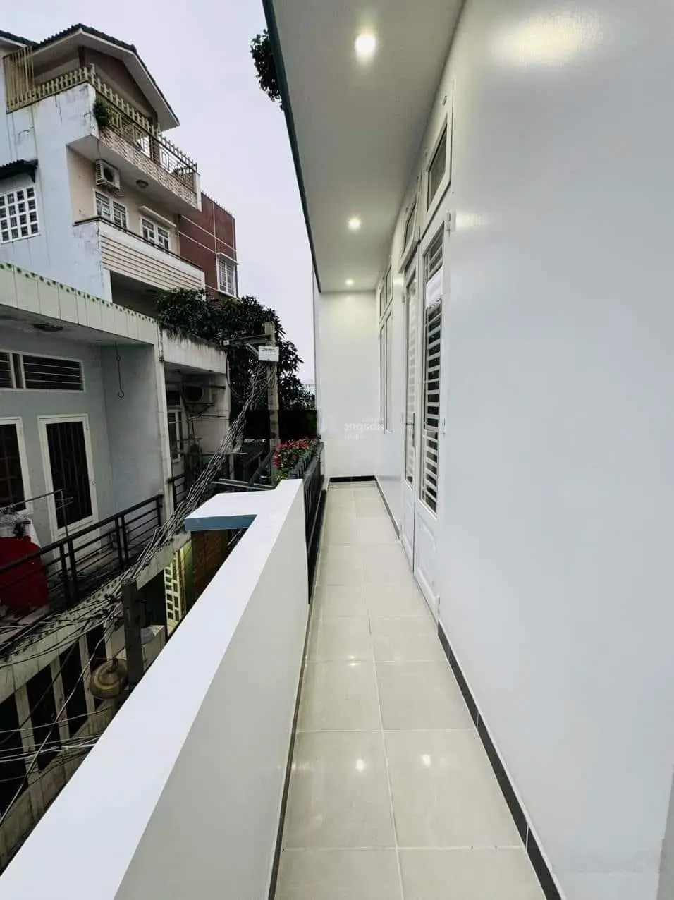 Nhà đẹp Phú Nhuận, hẻm 5m Hồ Biểu Chánh, 70m2, sổ riêng hoàn công, 1trệt 3lầu, sân thượng