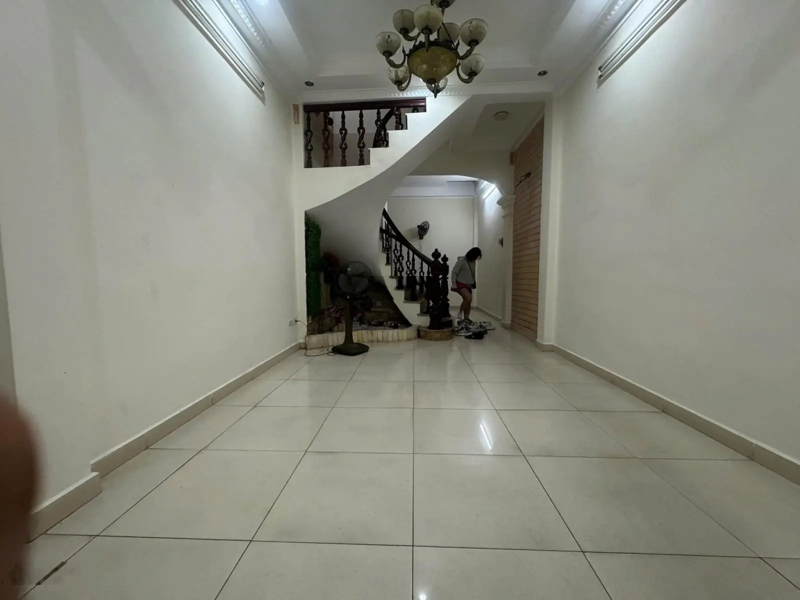 Nhà mình bán Mặt Phố Láng Hạ. Đống Đa.35m x 6 tầng. Mặt tiền.4.1m. Giá = 22.5 tỷ