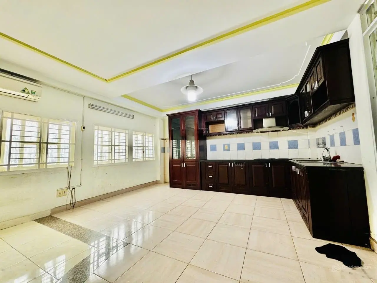 Bán nhà hẻm 8m thông khu bàn cờ 41m2 5 tầng ngay chợ phạm văn hai quận tân bình