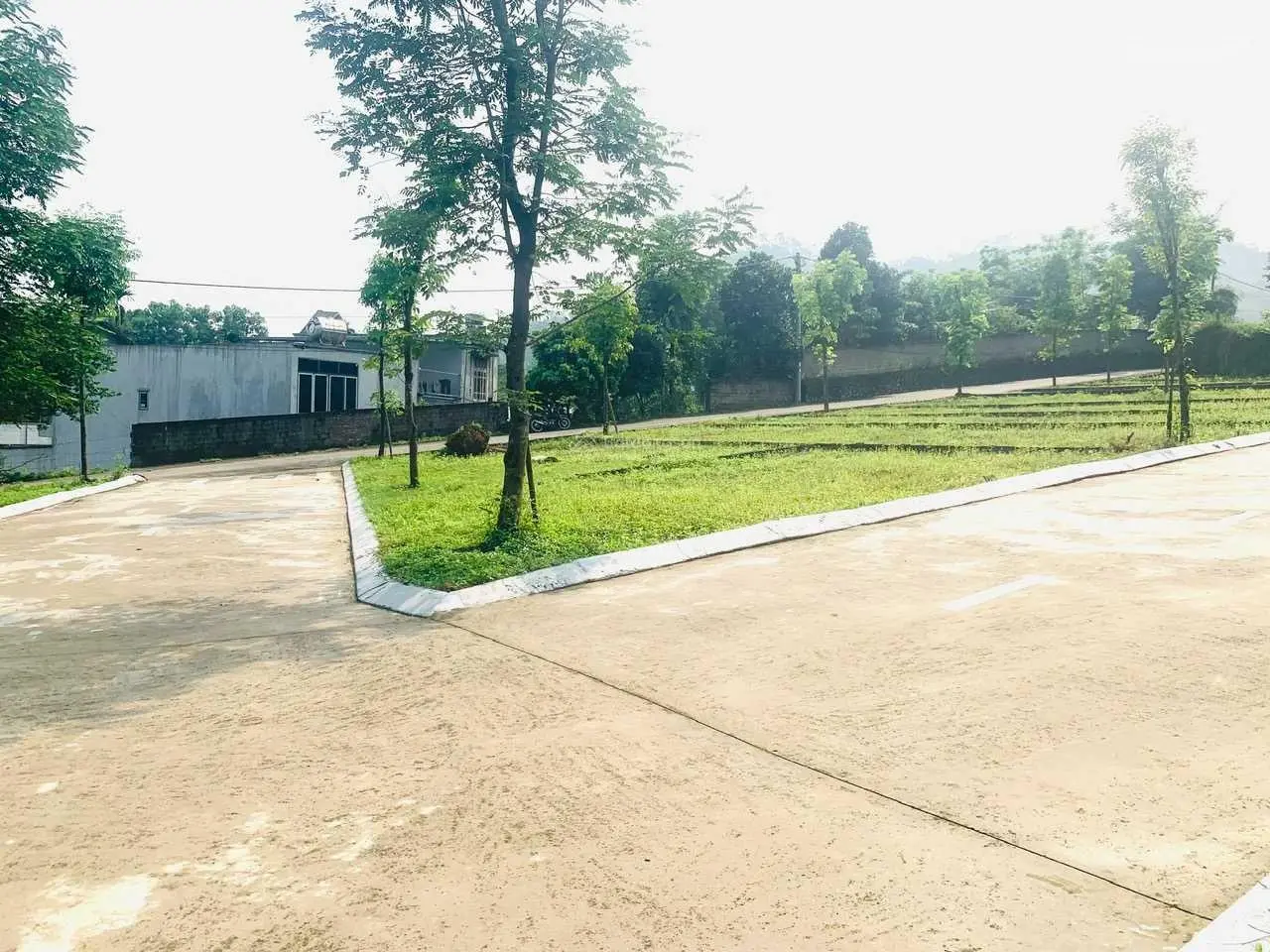 Cần thanh khoản lô góc 2 mặt tiền 100m2 mặt tiền rộng hơn 8m và hơn 12m trục chính Phú Mãn Quốc Oai