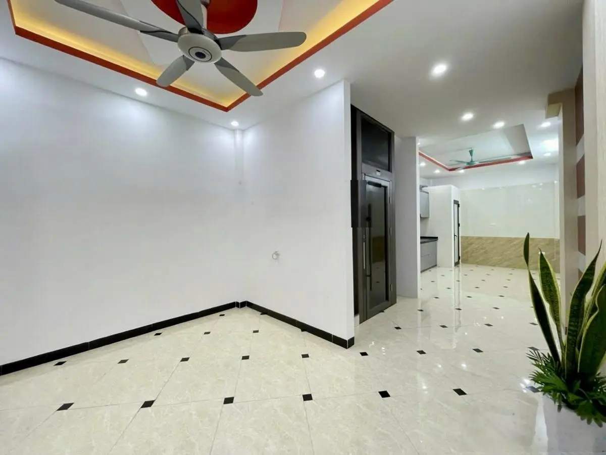 Nhà phố Lê Quý Đôn. Ngõ thoáng đẹp, gần phố. Có thang máy, phù hợp cho đại gia đình