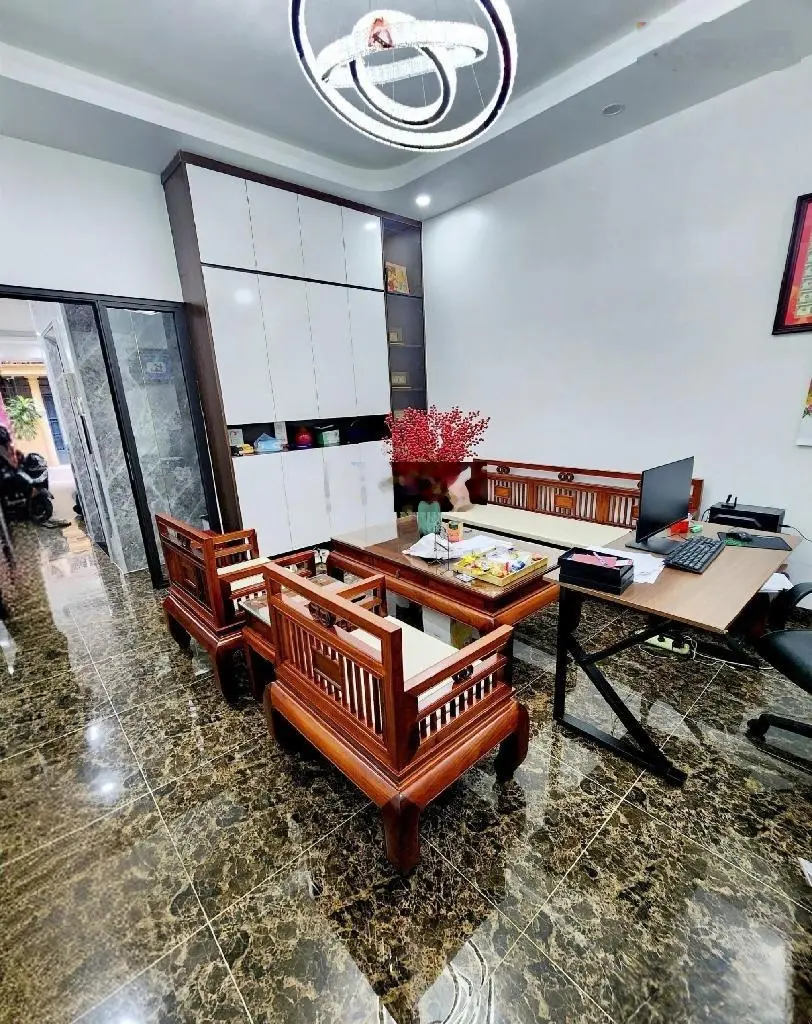 Vị trí đẹp phân lô quân đội ô tô đỗ cửa - gara 7 chỗ vào nhà - 5 tầng thang máy- hbt