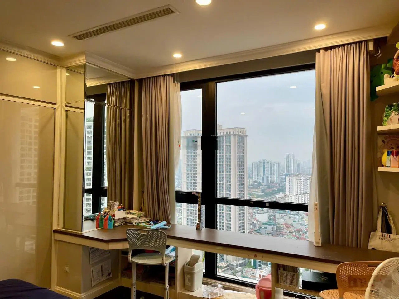 Chính chủ gửi bán căn hoa hậu toà R4 Royal City