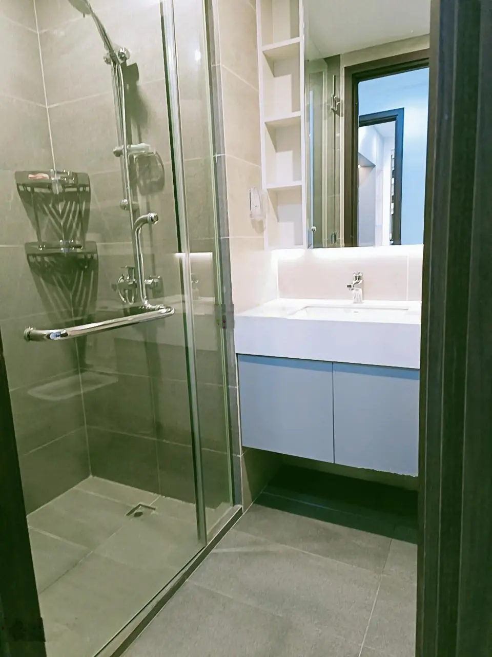 Cần bán căn hộ One 2 phòng ngủ, diện tích 81.32m2, full nội thất, view sông, giá 7,5 tỷ