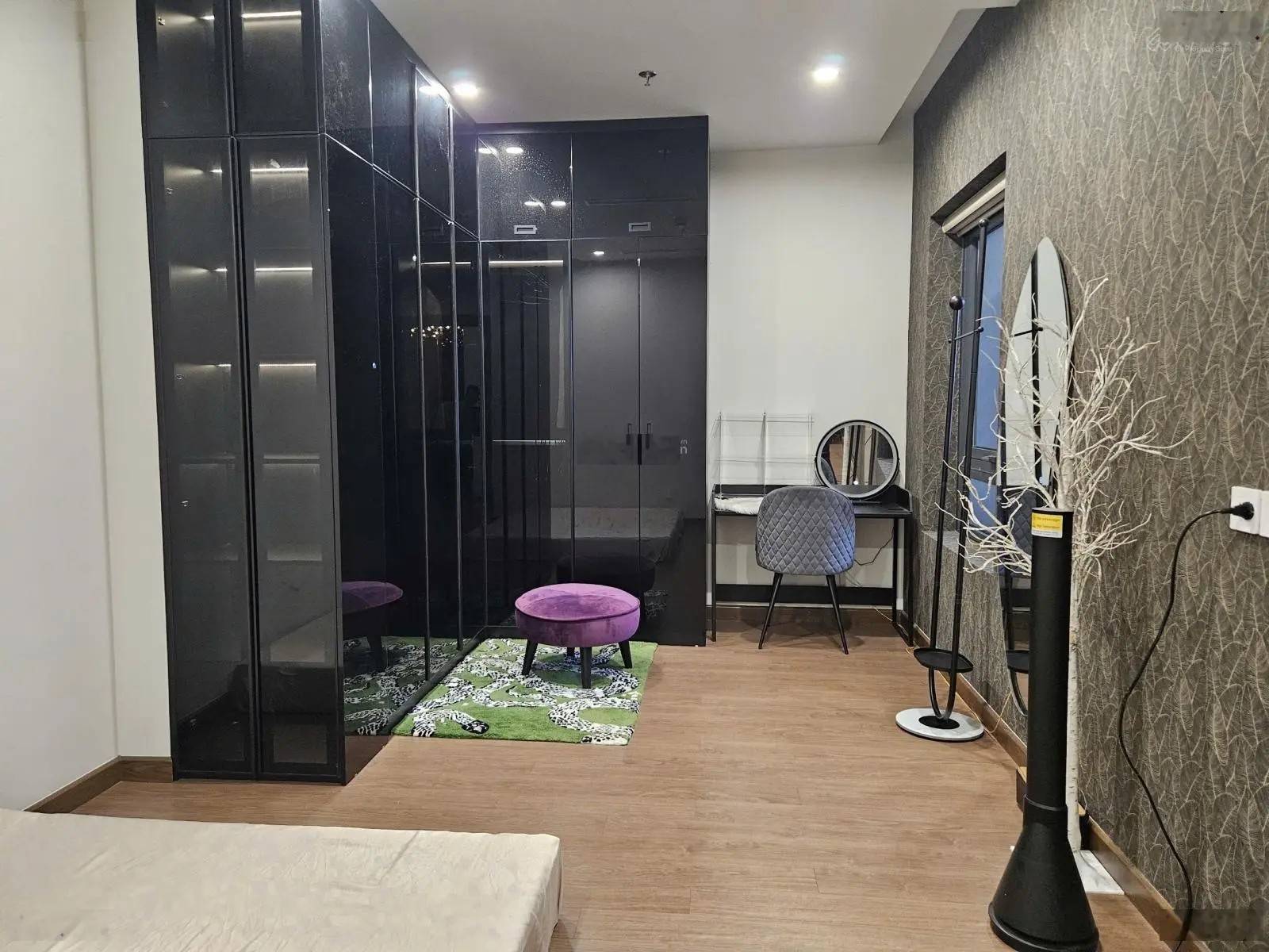 Bán căn hộ cao cấp 88m2 thiết kế 2 ngủtại the matrix one. căn hộ tầng trung, siêu siêu hiếm.