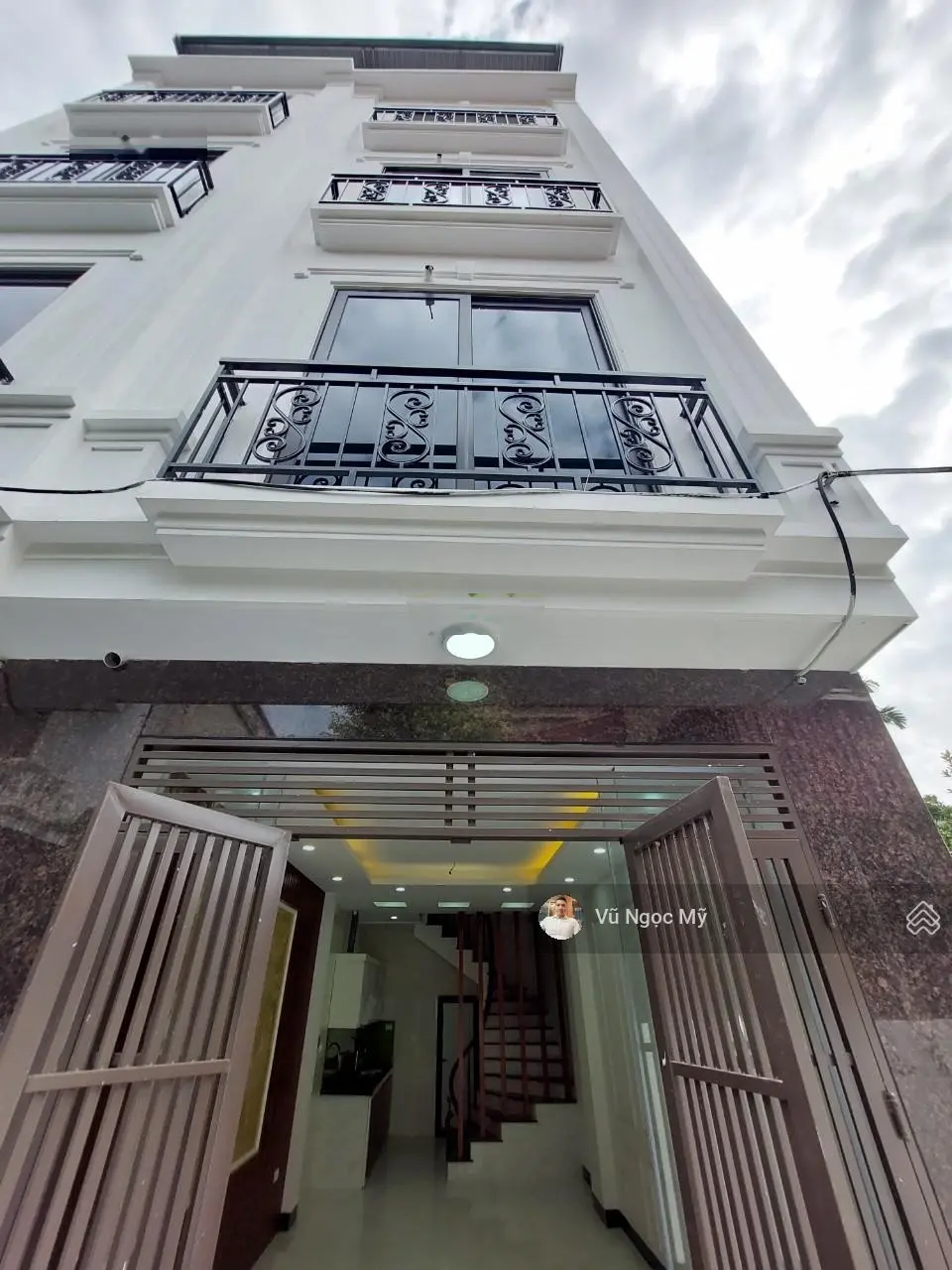 Nhà 5 tầng 33m2, ngay quốc lộ 6, 600m ra tàu điện trên cao, bến xe Yên Nghĩa, giá chỉ 4.3 tỷ.