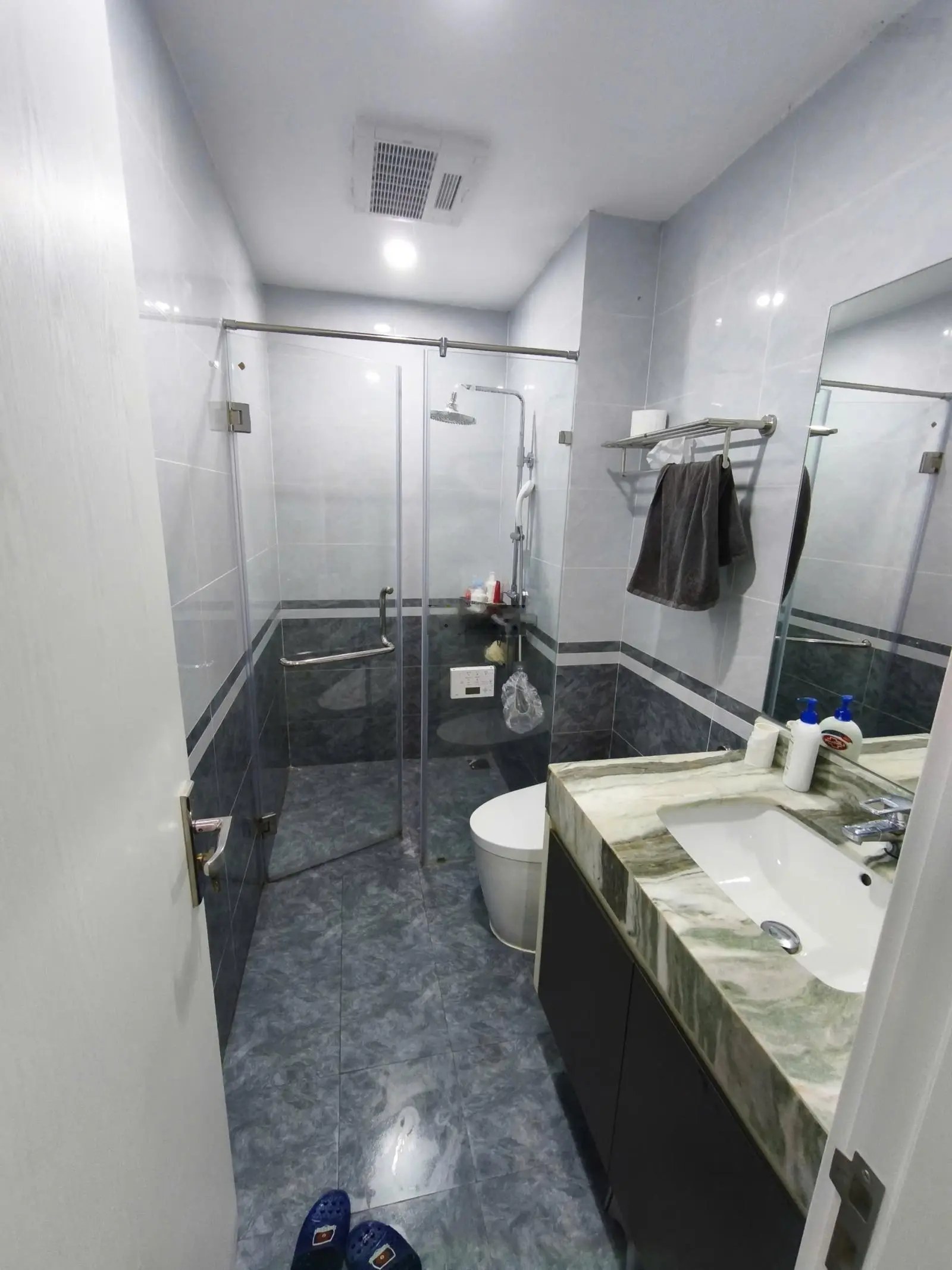 SIÊU PHẨM DUY NHẤT TẠI ĐƯỜNG TÂN XUÂN, giá 18,5 TỶ VND, 100M2.Doanh Thu Khủng.24 Căn Hộ Dịch Vụ