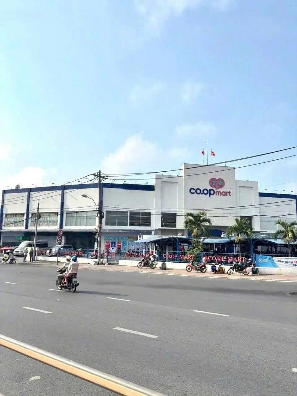 Nhà mới ở ngay nhà 3 tầng P. Hiệp Phú ngay ngã tư Thủ Đức, siêu thị Coopmart - 4PN - 5 tỷ x TL