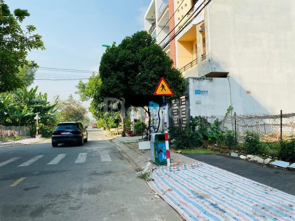 Bán lô đất MT Thủ Khoa Huân 120m2 thổ cư sẵn sổ, sang tên ngay, sát chợ Tân Hưng