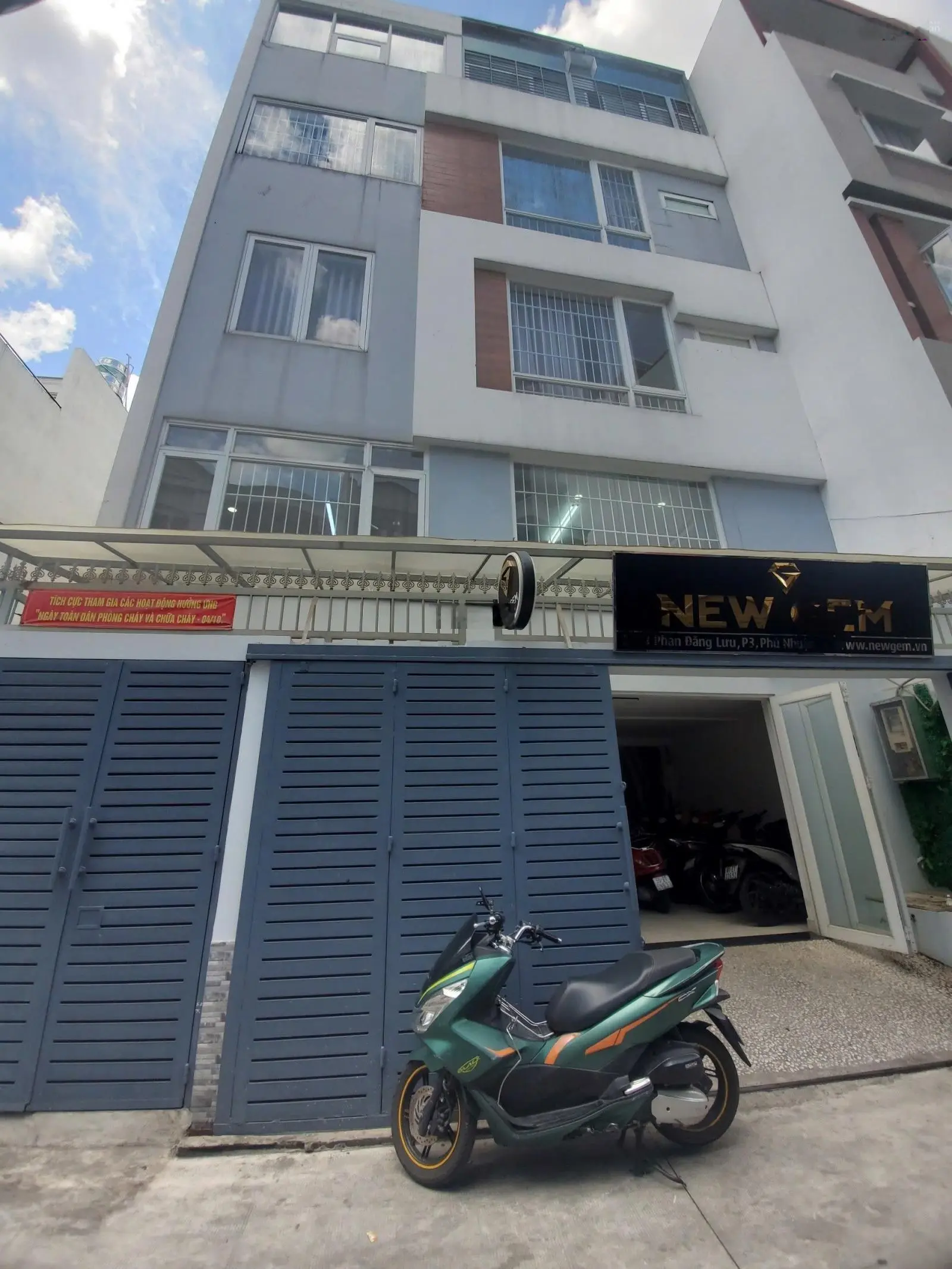 Tin thật 100%: Nhà đẹp HXH 6m Phan Đăng Lưu Q. Phú Nhuận, DT: 8,8x16m, 5 tầng ST, Giá chỉ 24,5 tỷ