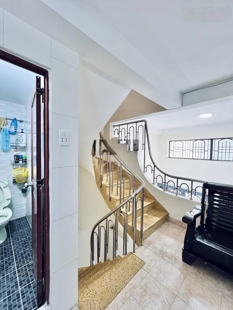 Nhà 6 tầng BTCT, Lạc Long Quân, phường 8, Tân Bình 45 m2, 7 PN 4,2m X 11m chỉ có 6,95 tỷ .