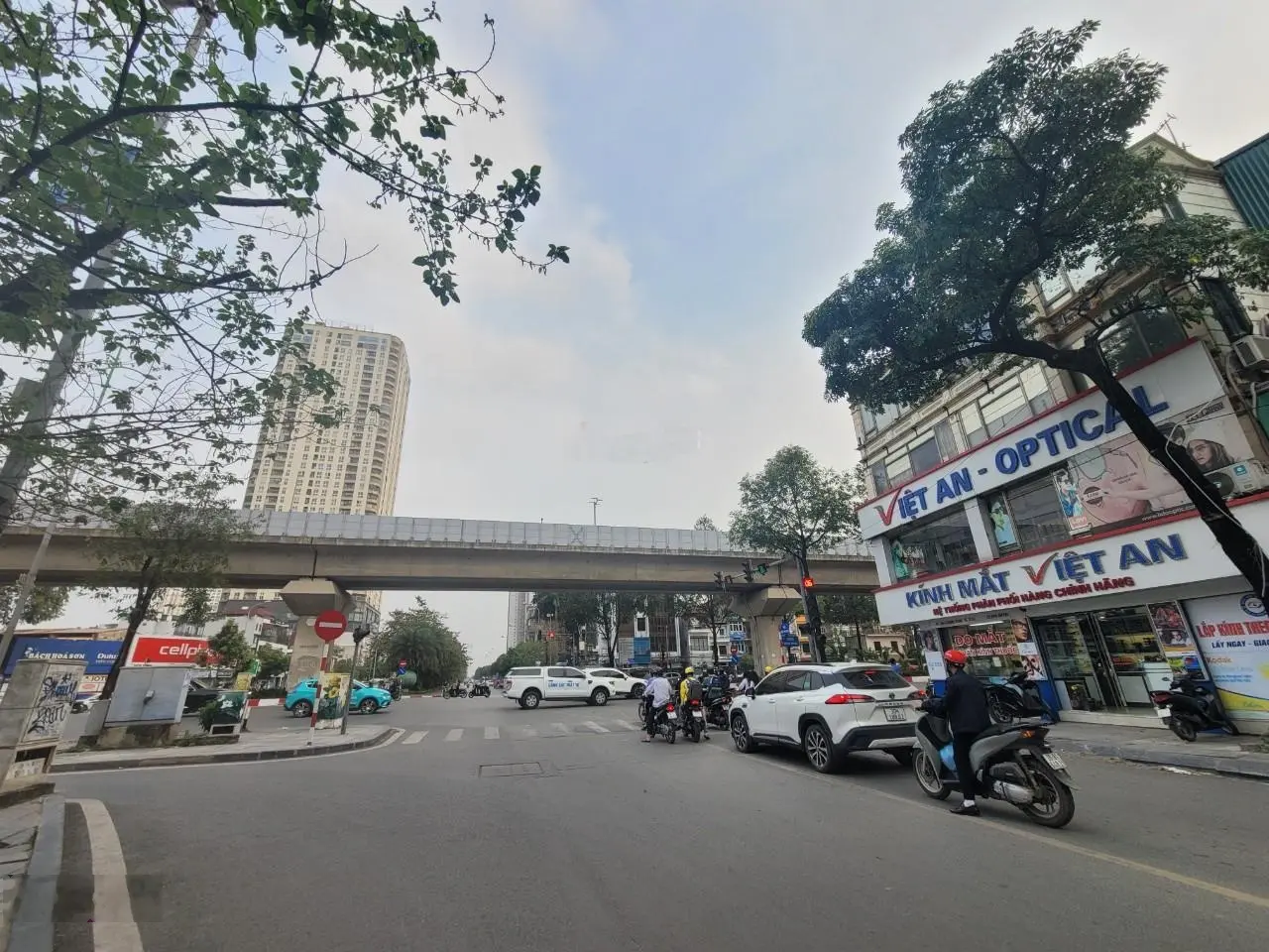 Bán nhà mặt phố Ngô Thì Nhậm - Hà Cầu, 5 tầng, 5m mặt tiền, hè rộng, kinh doanh tốt