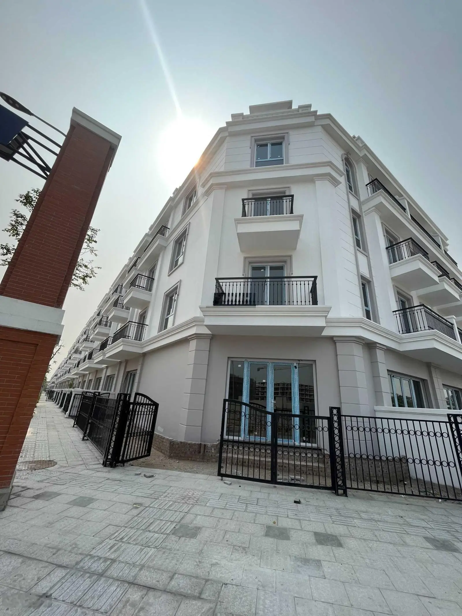 Bán liền kề căn góc 106m2 Eurowindow Twin Park Gia Lâm, 2 mặt tiền, view trường học, giá 21 tỷ