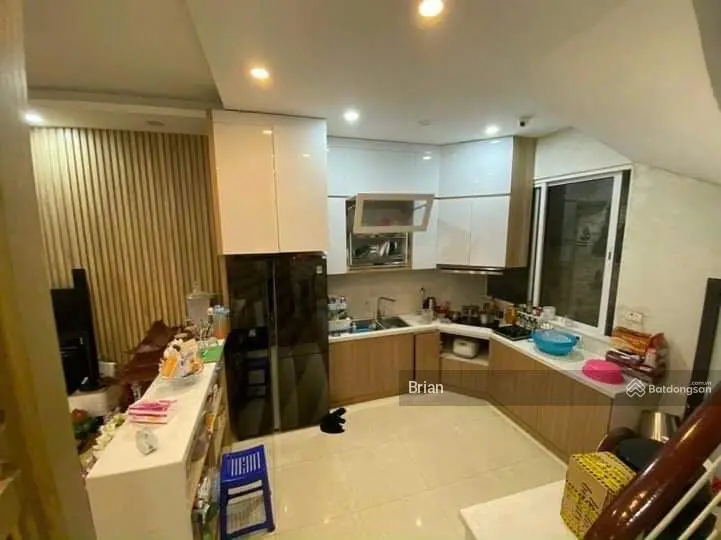 Chính chủ bán nhà khu vực Trần Khát Chân DT 37m2, MT 4.8m, 5 tầng, cách phố 25m