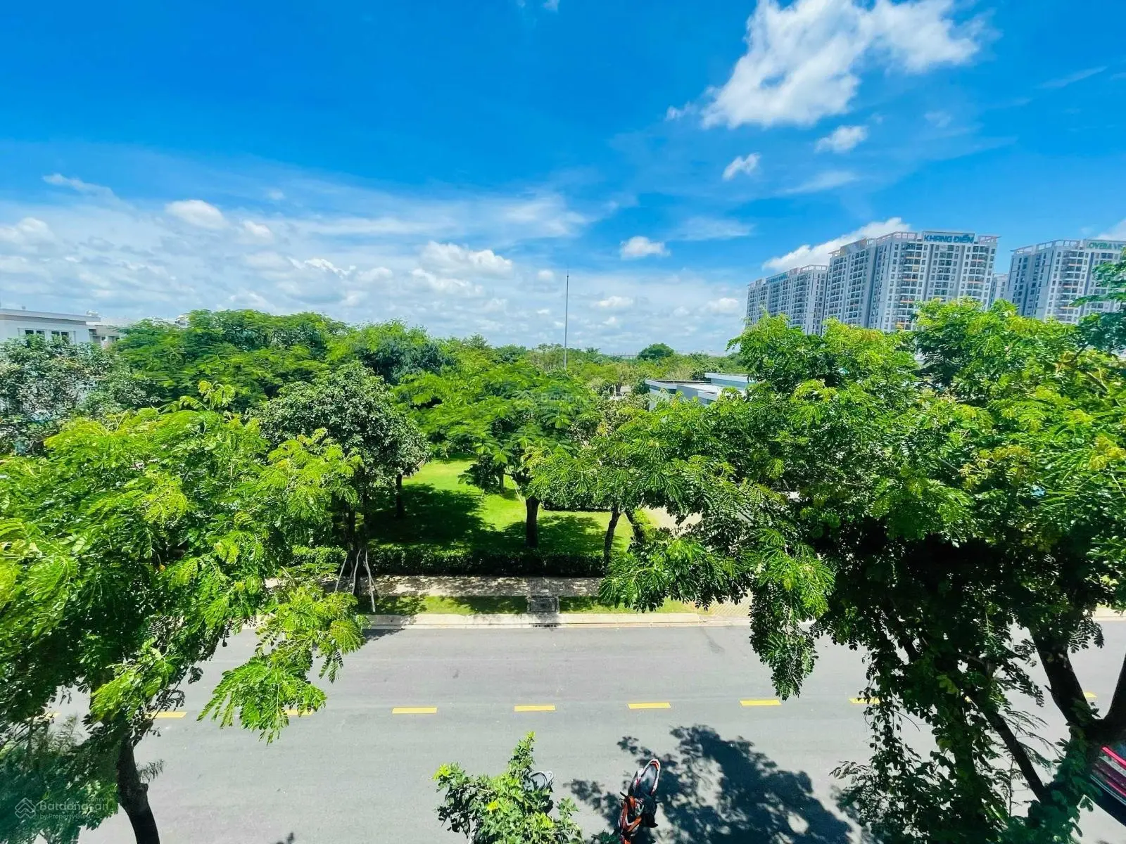 Tôi chính chủ cần bán căn nhà phố Lovera Park 4PN - 4WC 5x16m full NT, giá 7tỷx. LH: 0907 705 ***