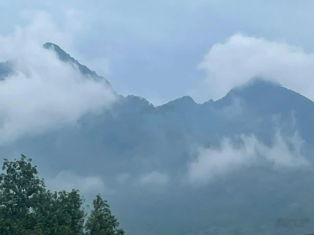 Chính chủ bán đất nghỉ dưỡng, homestay, lbiệt thự trung tâm xã Ba Vi, lưng tựa núi, view sông