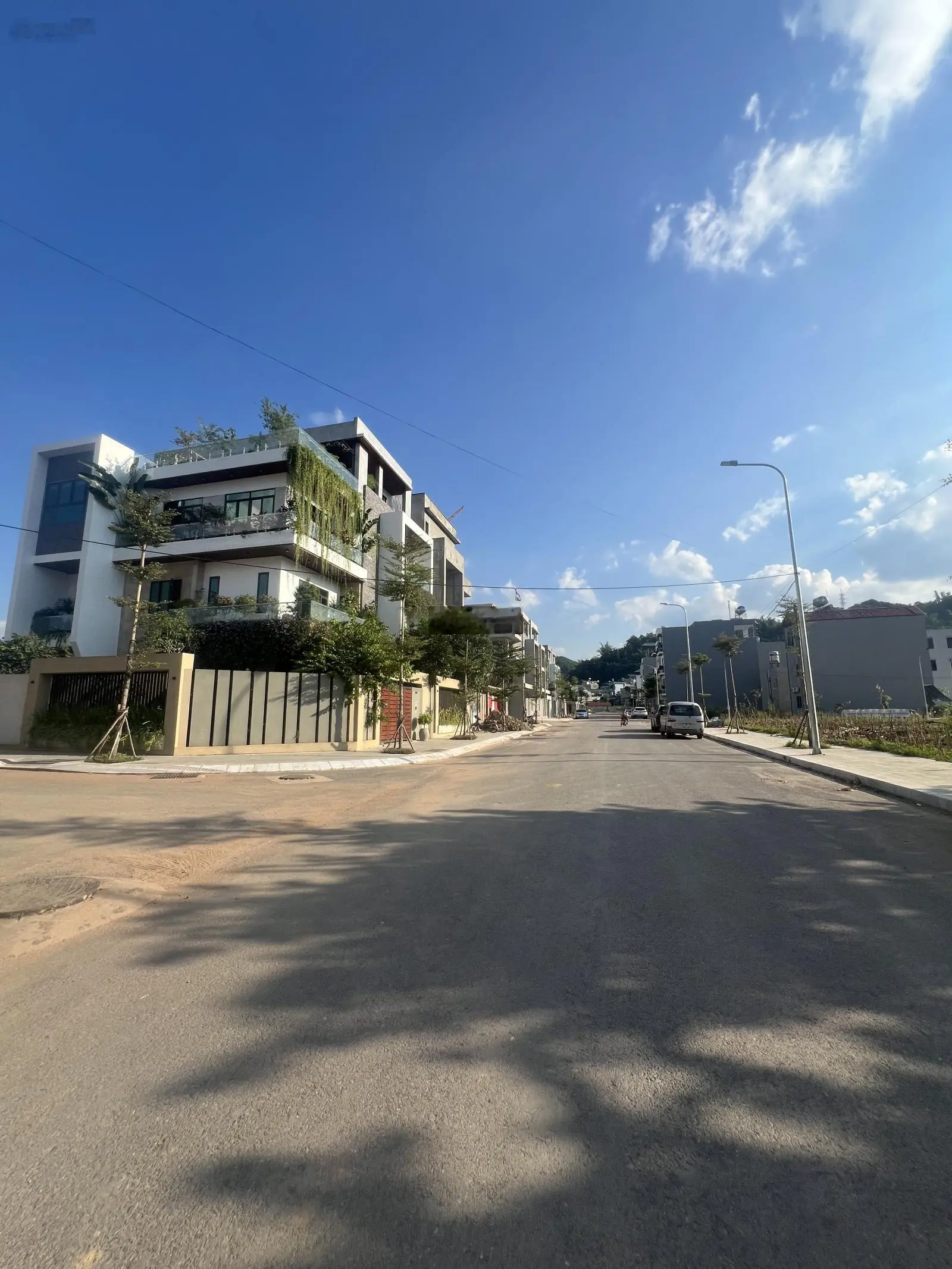 -Đất nền rộng 90m, nằm trên đường 25m rộng rãi tại thành phố Sơn La