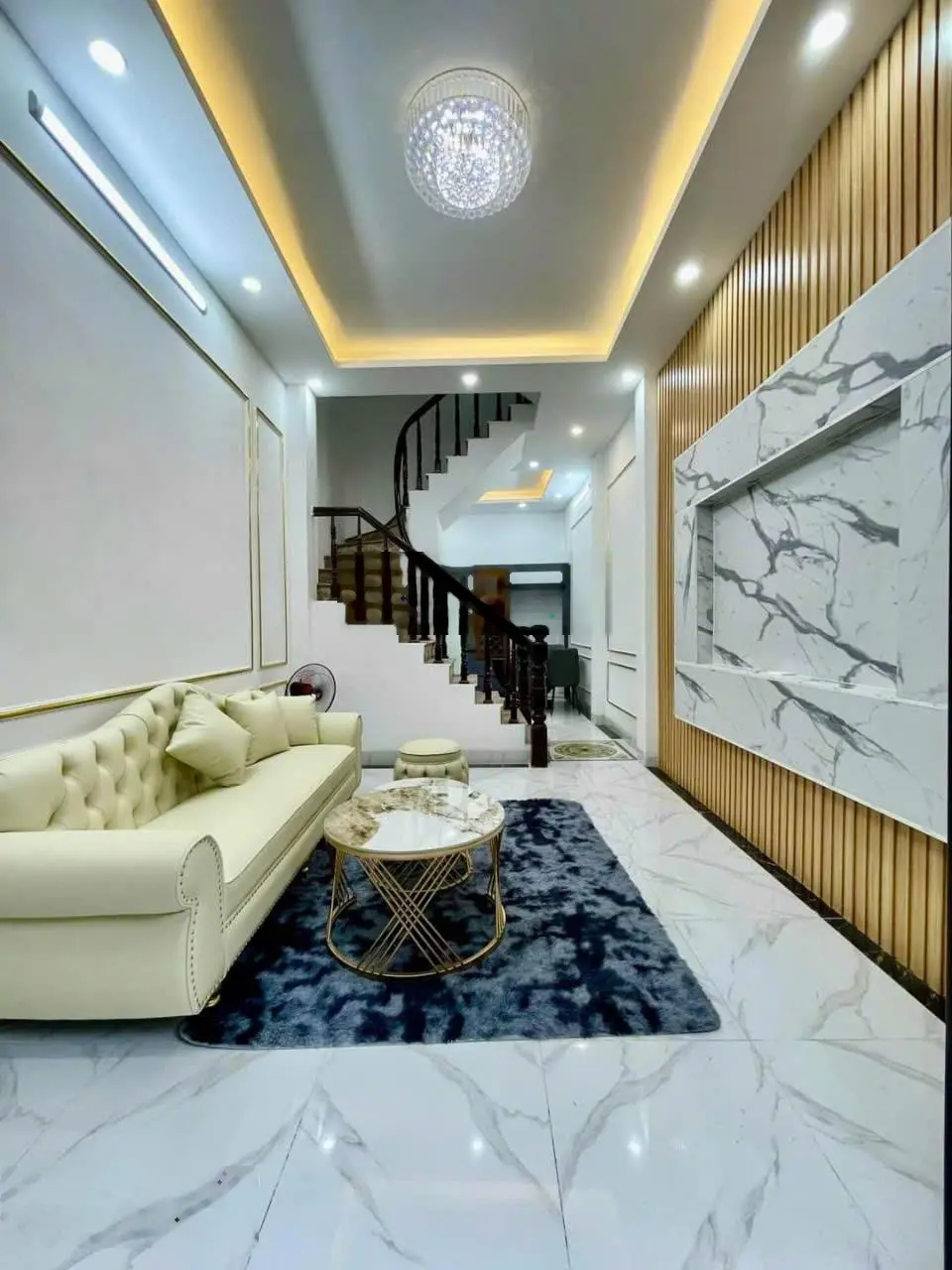 Giảm chào 300tr! Nhà phố Cầu Giấy, lô góc, ngõ thông, gần phố, gần ô tô 44m2*5T