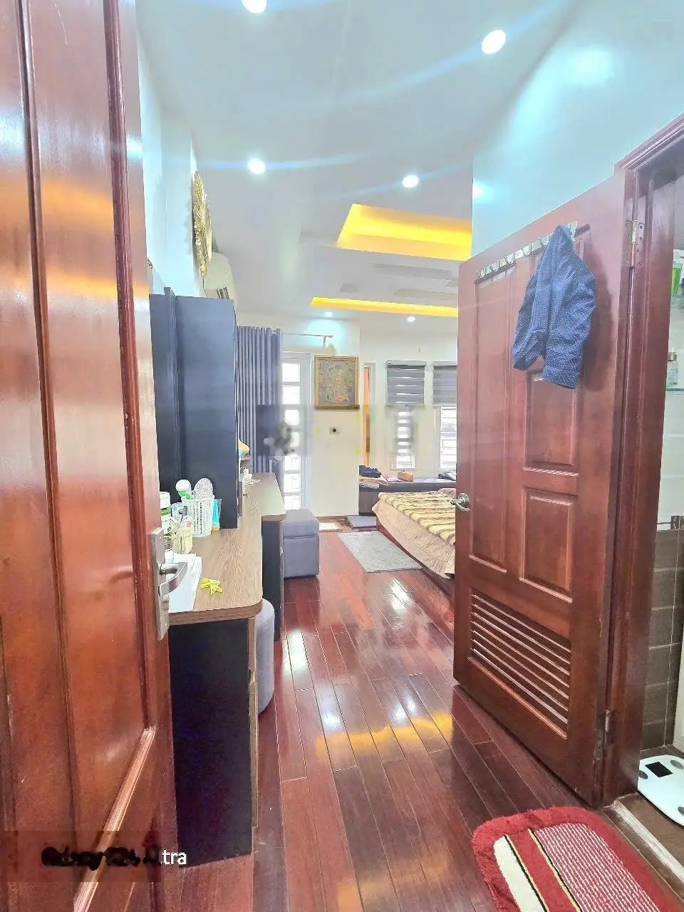 Nhà mặt ngõ to khu vực Trần Nguyên Hãn. Ô tô đỗ cửa, vào nhà thoải mái